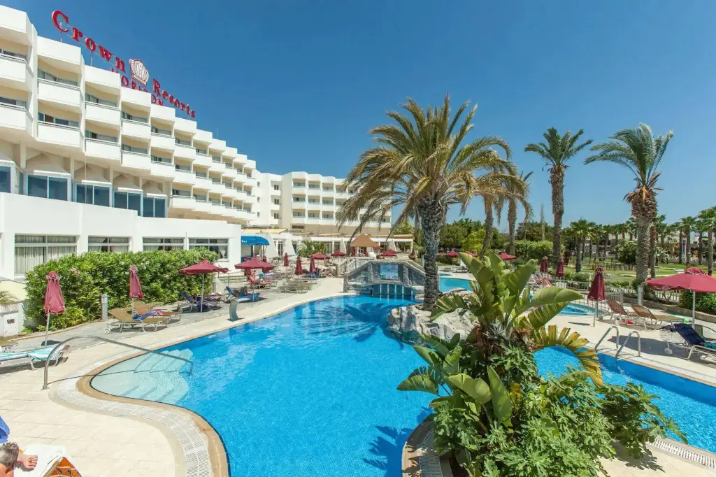 Пейя: Crown Resorts Horizon