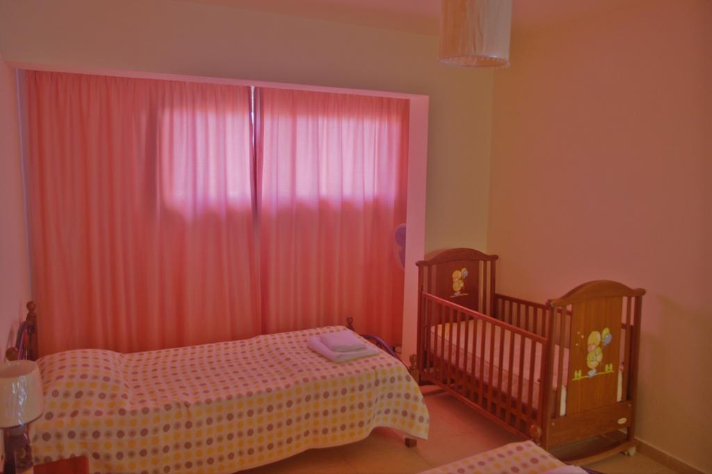 Хлорака: Melanos House