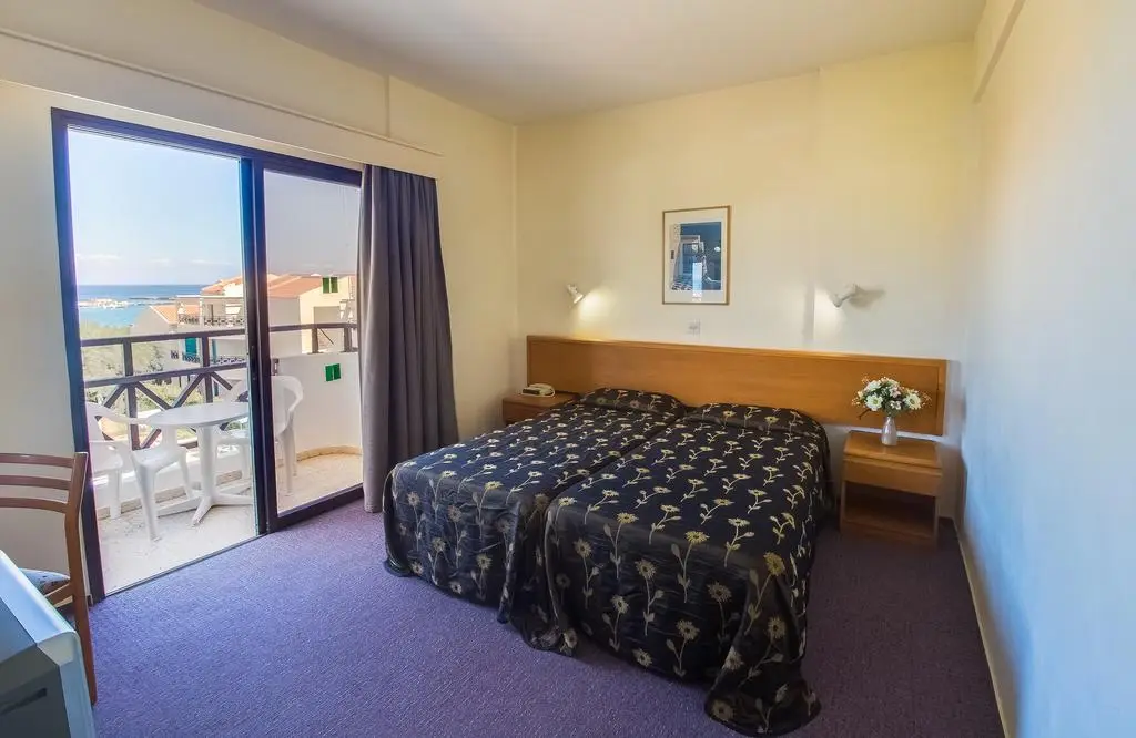 Протарас: Harry's Hotel