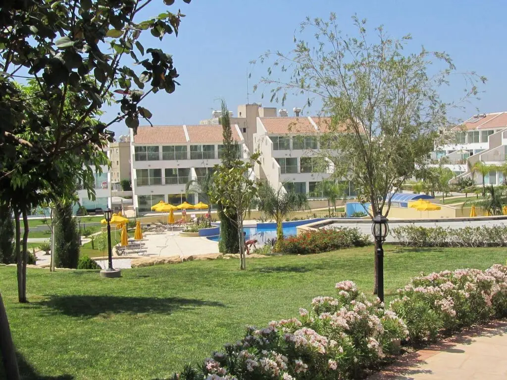 Гермасойя: Bayview Gardens