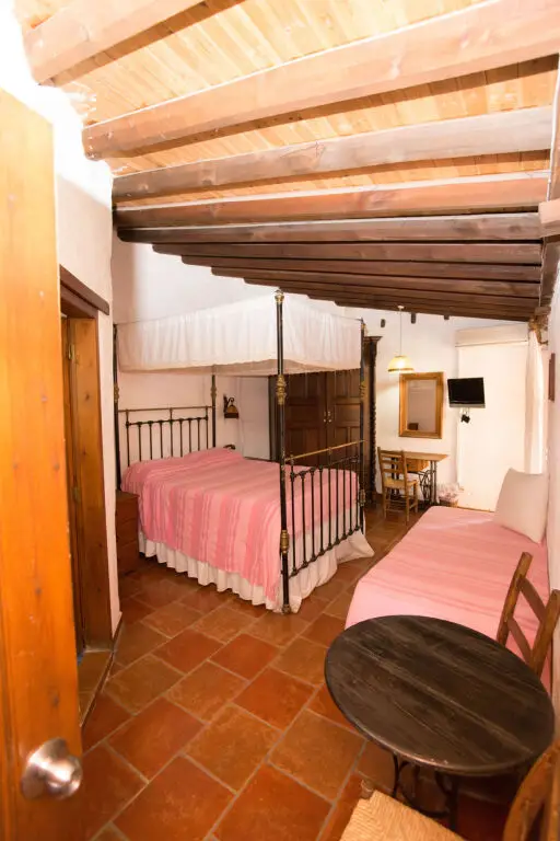 Какопетрия: Linos Inn
