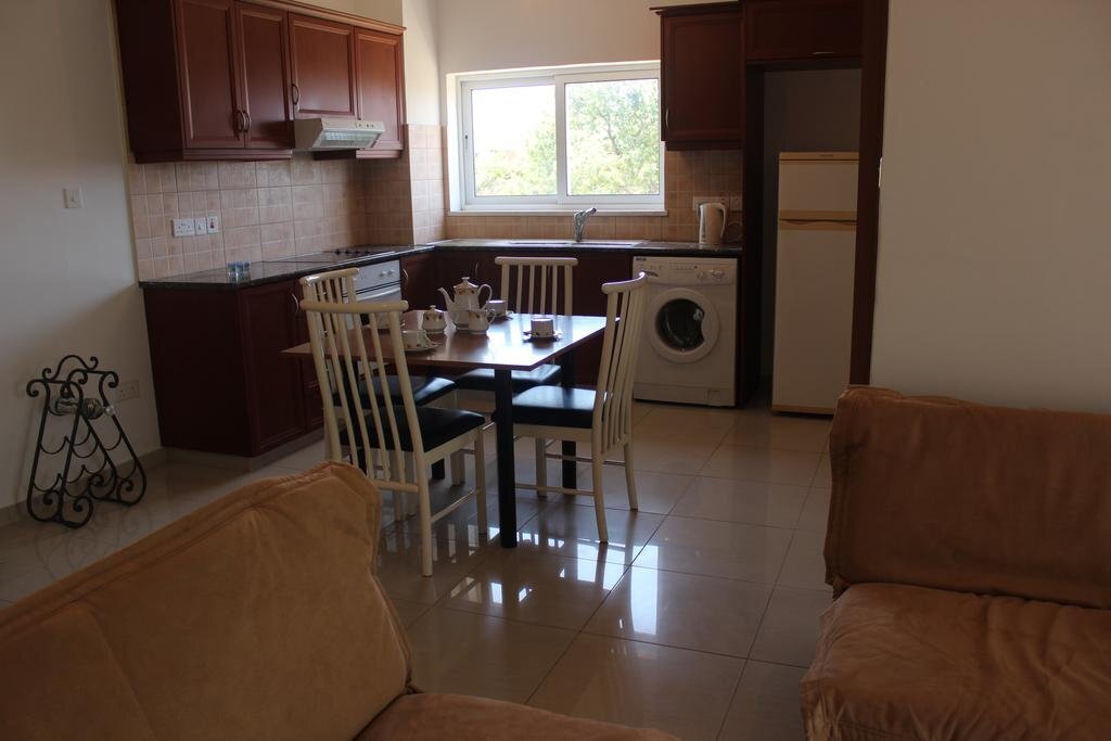 Пафос: Galatias Court