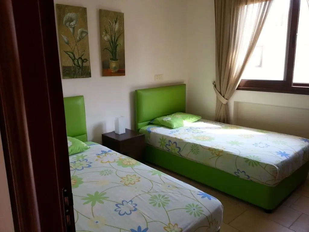 Протарас: Gabriel Villa