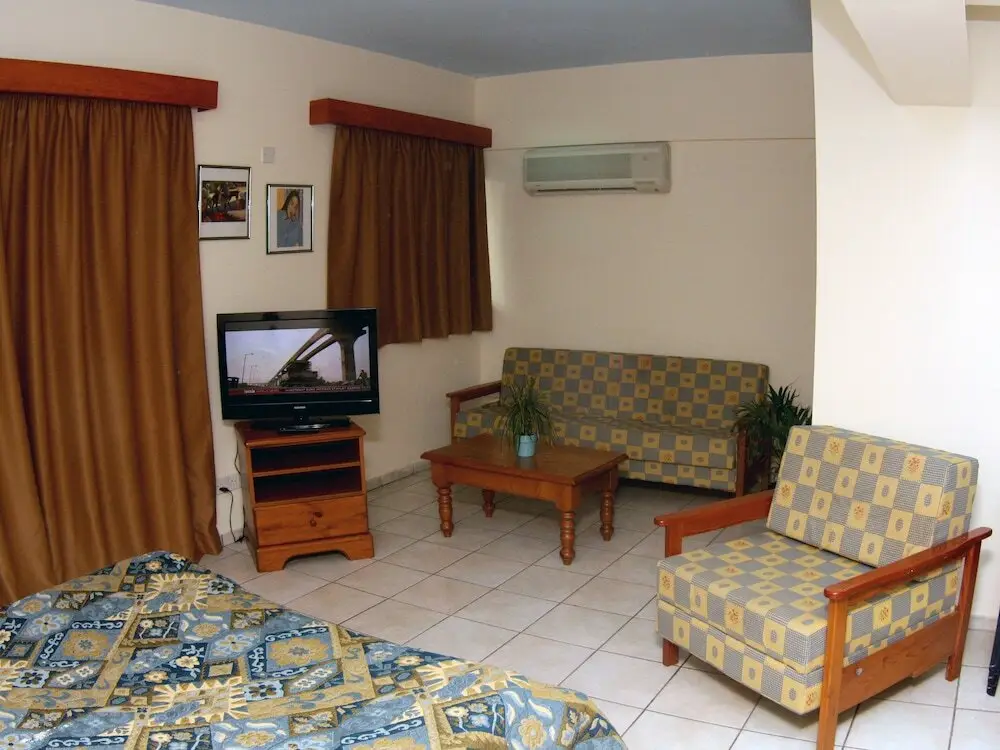 Ларнака: Larnaca Bay Suites