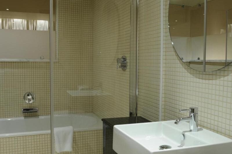 Перволия: Hotel-E