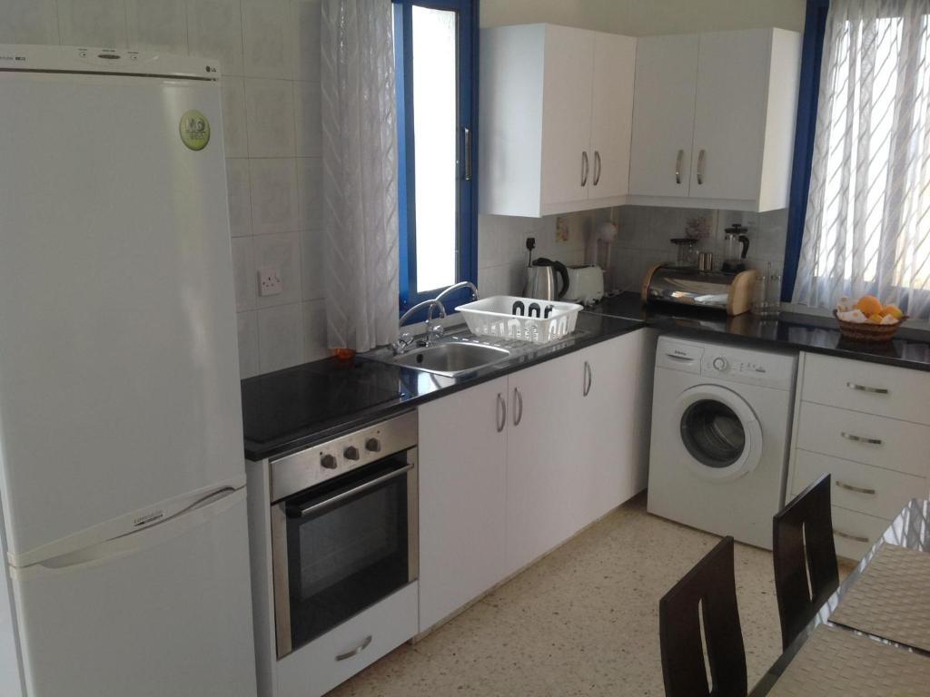 Помос: Mourayio Apartments