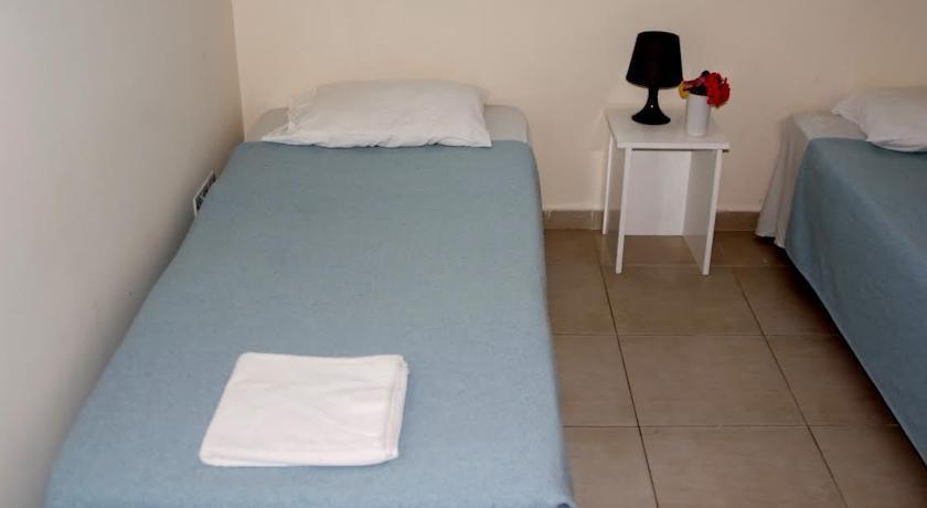 Ксилофагу: Alexandria Court Apartment No. 5
