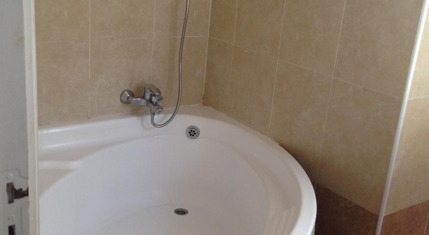 Ксилофагу: Alexandria Court Apartment No. 5