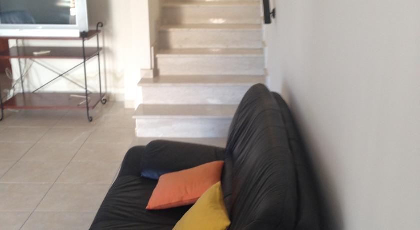 Ксилофагу: Alexandria Court Apartment No. 5
