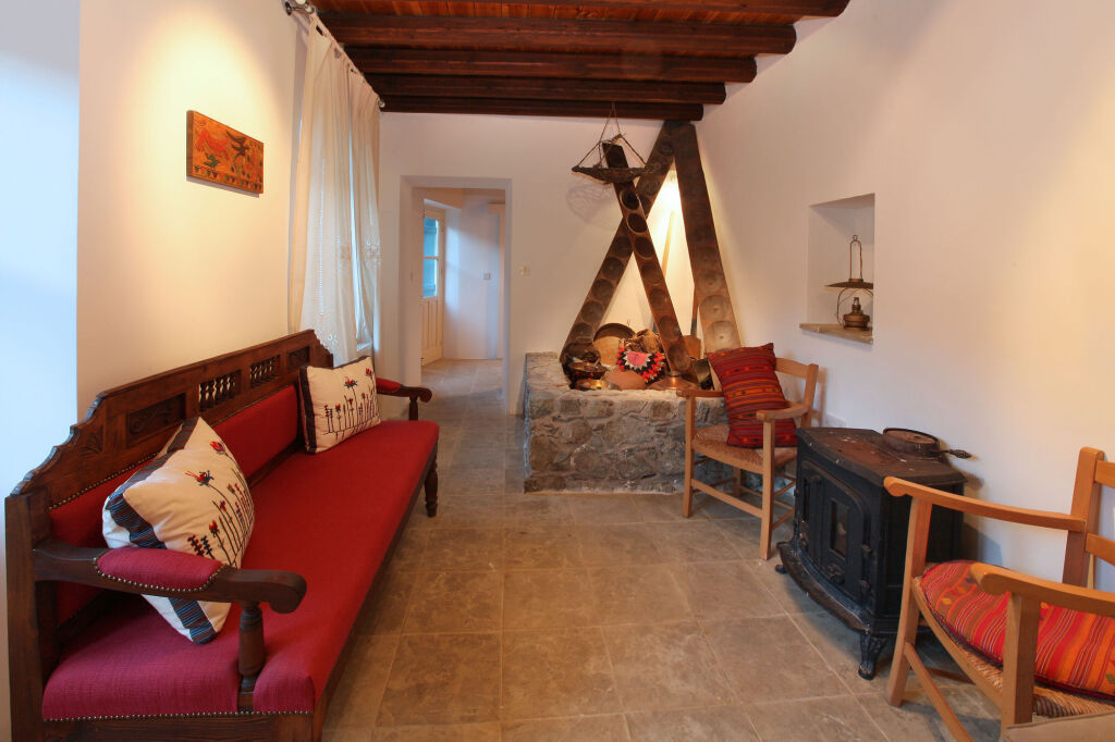 Калопанагиотес: Kalopanayiotis Cottage
