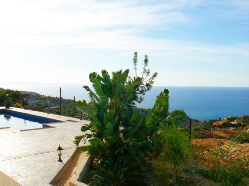 Помос: Happy Trails Pomos Panoramic Villa