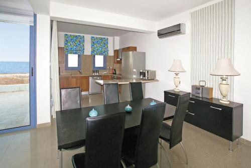 Айя-Напа: Villa Charon