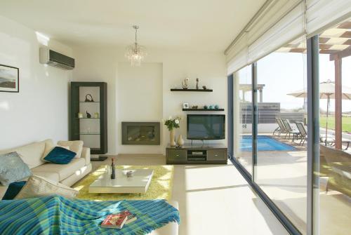 Айя-Напа: Villa Charon