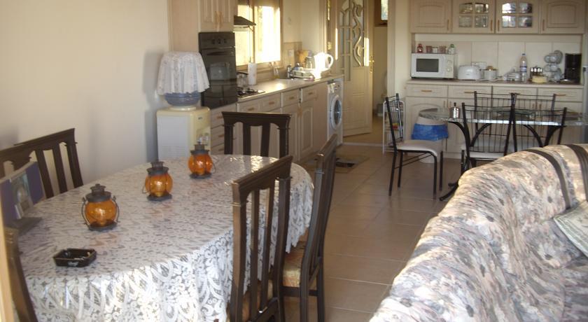 Пейя: Zambas Coral Bay Apartment