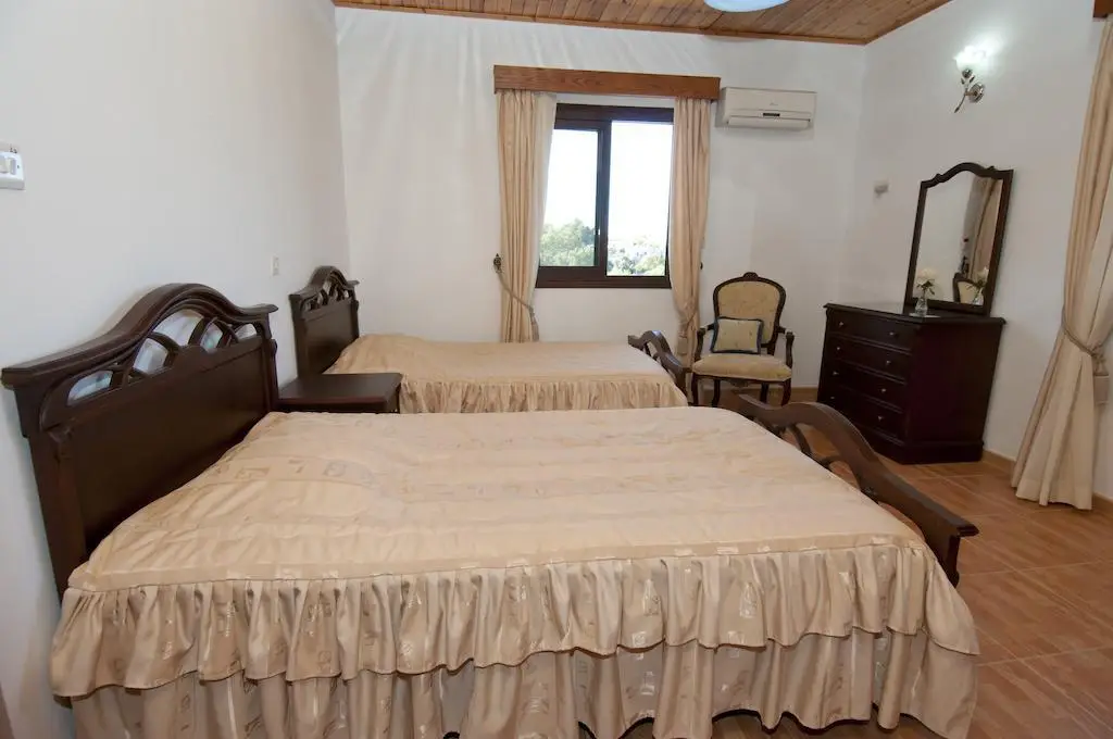 Лисос: Loura Villa