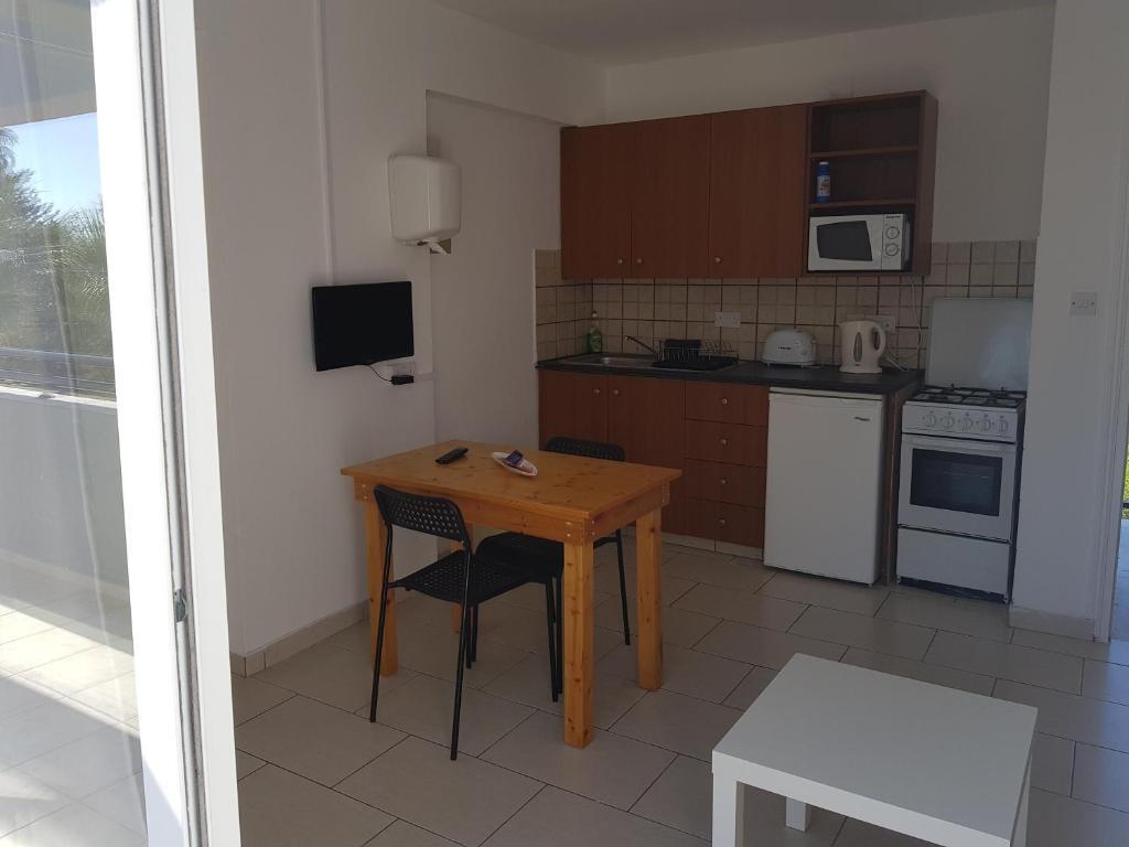 Пафос: Valentinos Court