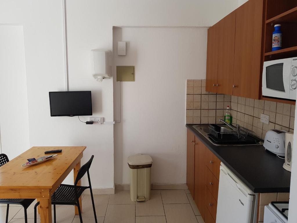 Пафос: Valentinos Court