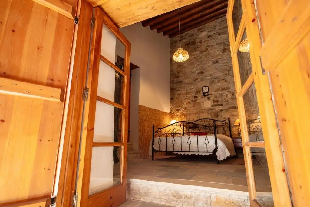 Лофу: Constantias Stone Houses