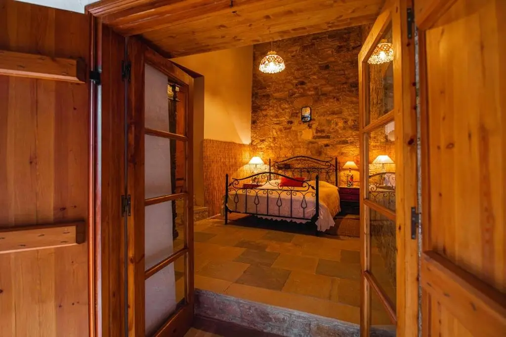 Лофу: Constantias Stone Houses