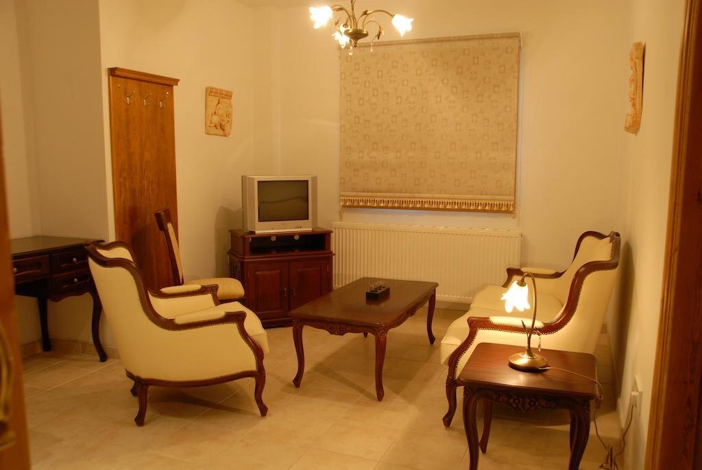 Какопетрия: Vengera Suites