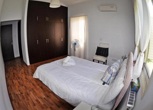 Перволия: Ameli Beach House