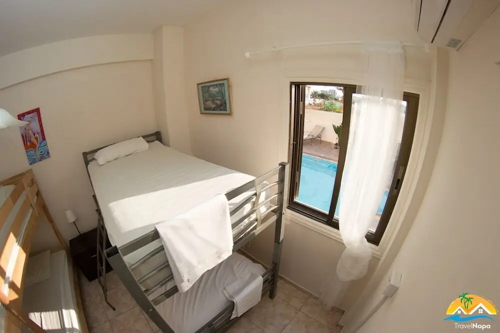 Айя-Напа: Villa George