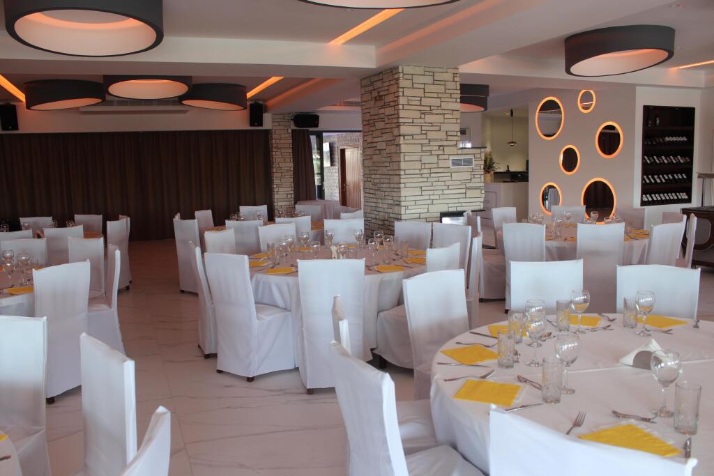 Пейя: Petsas Apartments & Tavern