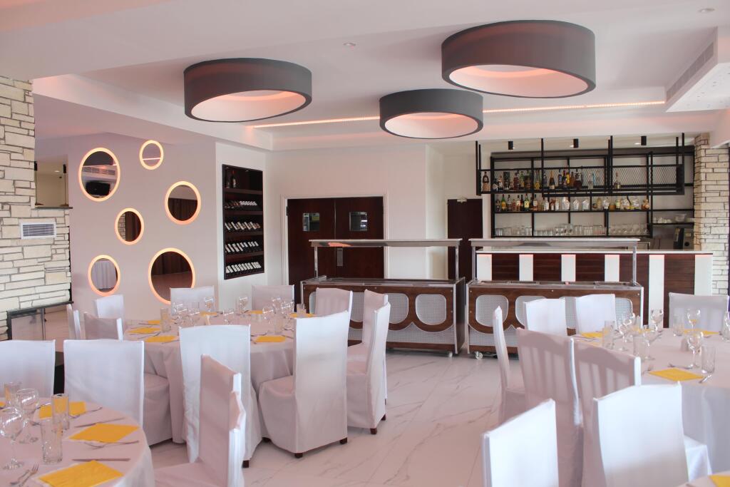 Пейя: Petsas Apartments & Tavern