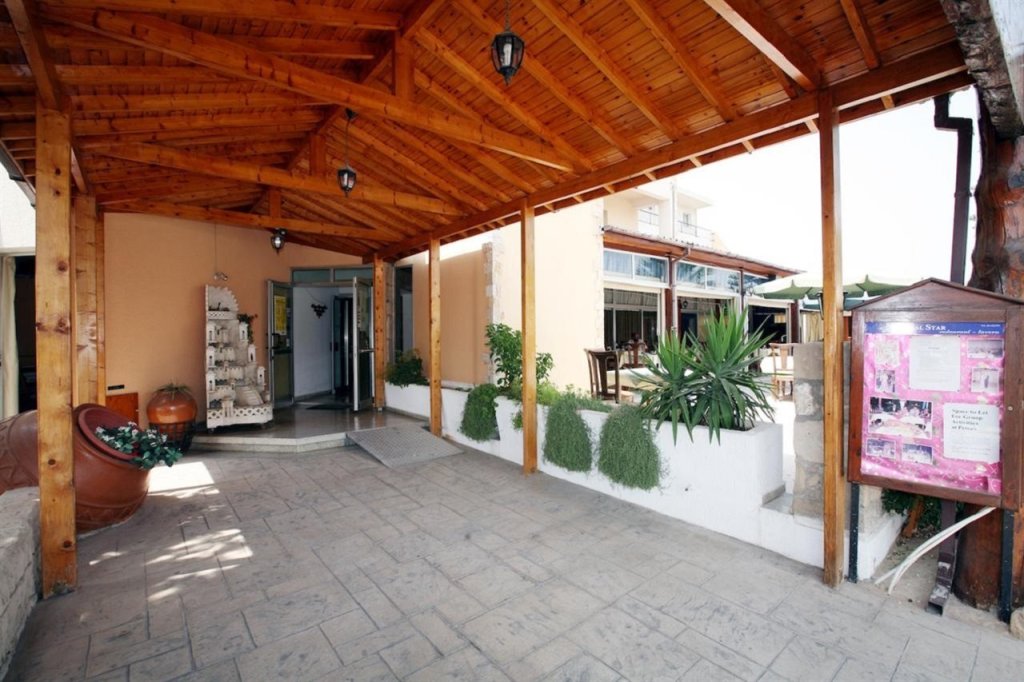 Пейя: Petsas Apartments & Tavern