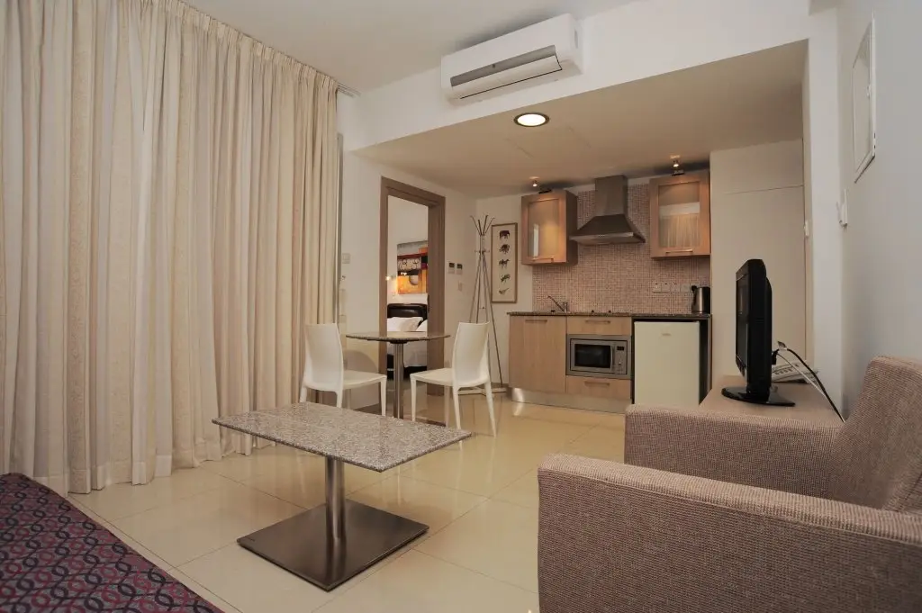 Ларнака: Frixos Suites Hotel Apartments