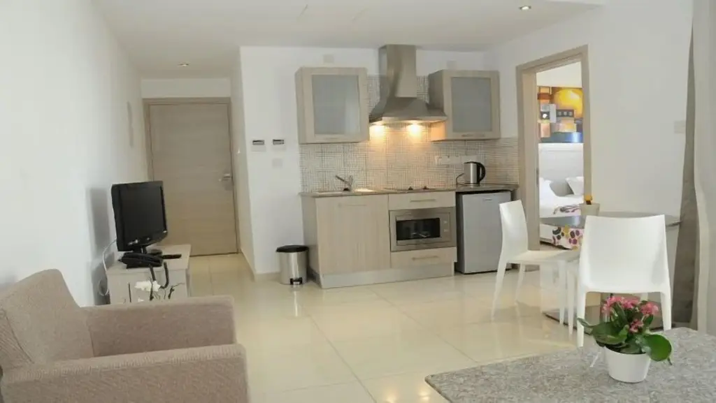 Ларнака: Frixos Suites Hotel Apartments