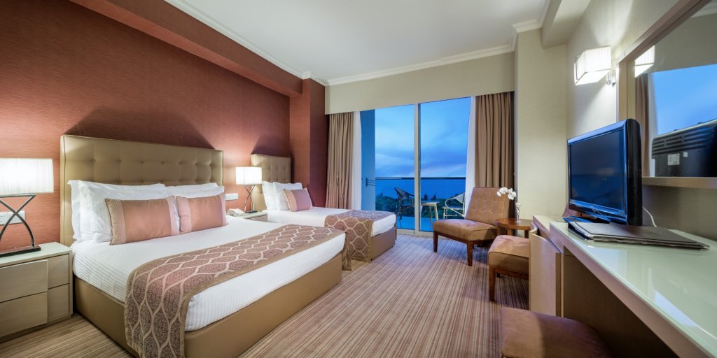 Кирения: Acapulco Resort Convention SPA Hotel