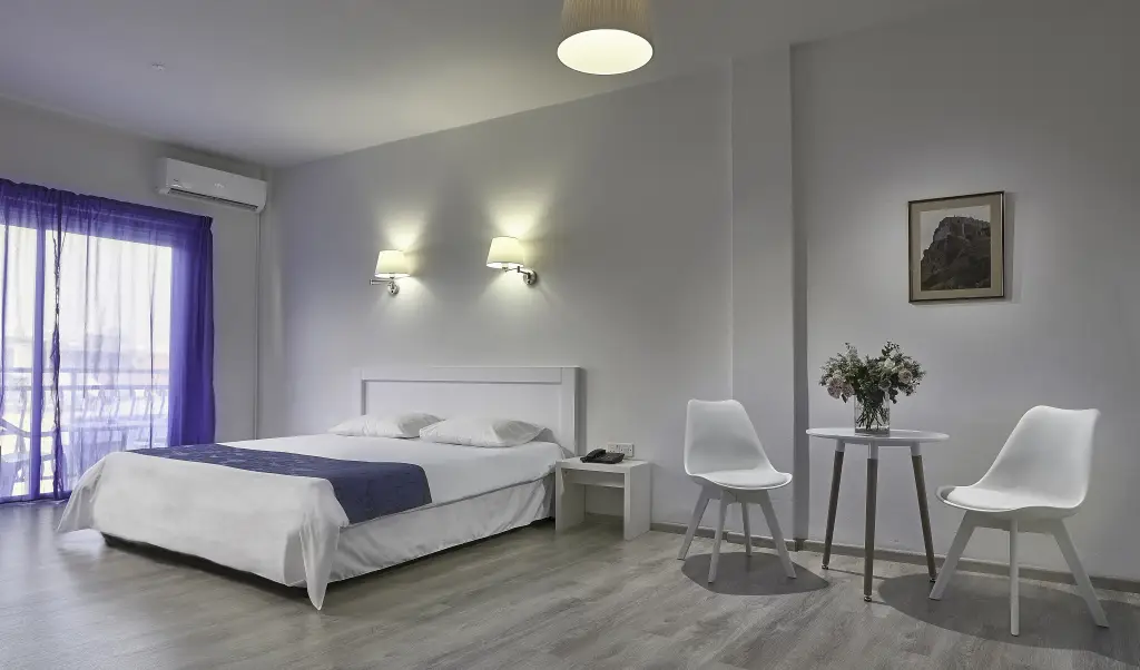 Ларнака: Mikes Kanarium Hotel