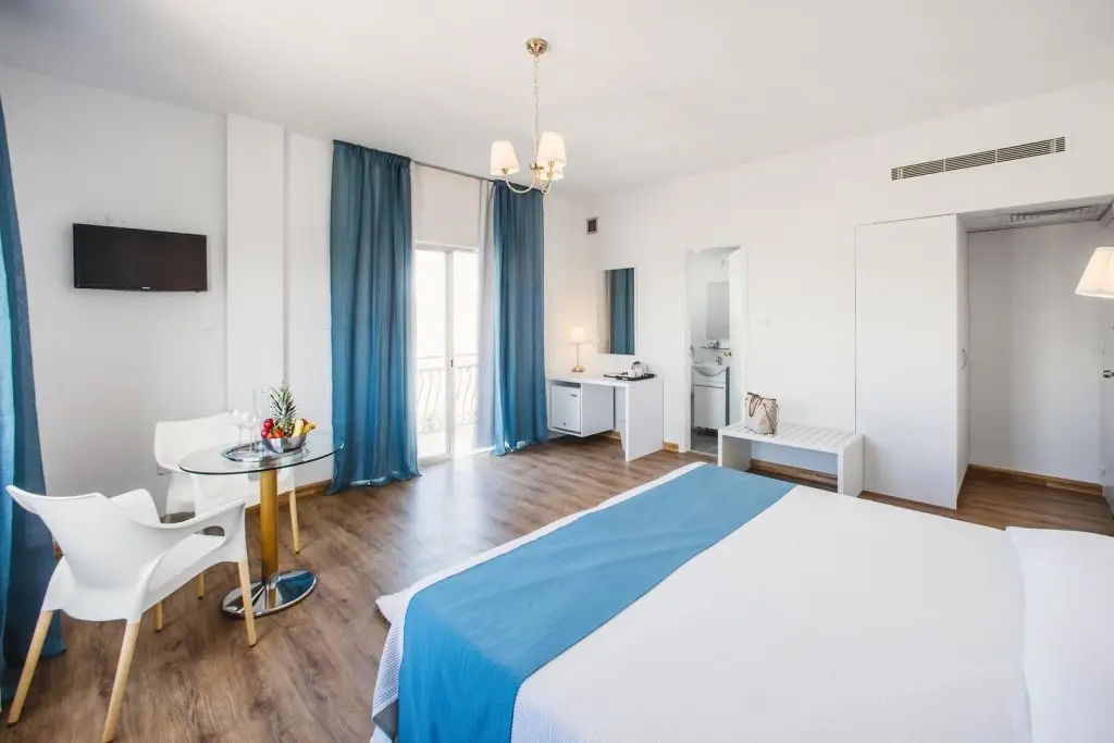 Ларнака: Mikes Kanarium Hotel
