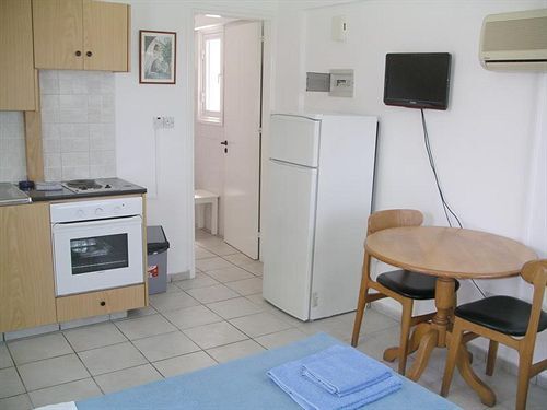 Полис Хрисохус: Renos Complex Tourist Apartments