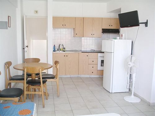 Полис Хрисохус: Renos Complex Tourist Apartments