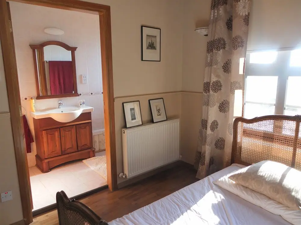 Суни-Занакия: Villa Jasminum Bed & Breakfast
