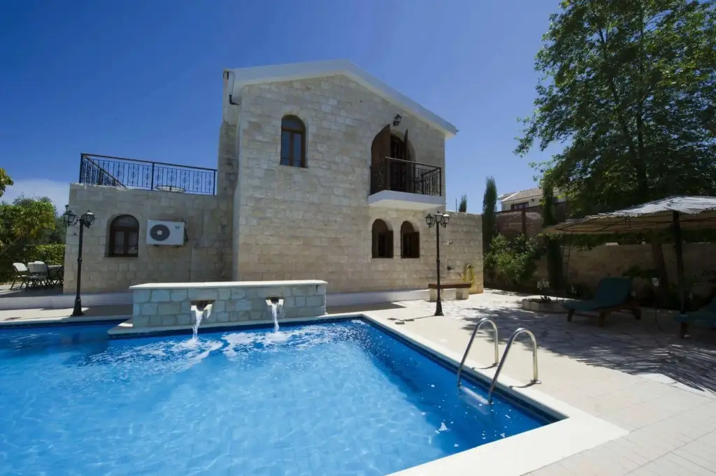 Полис Хрисохус: Constantinos Villa