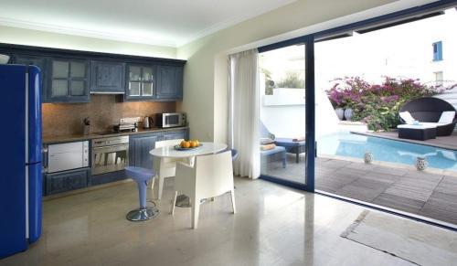 Протарас: 2 Br Villa Mykonos - Chg 8901