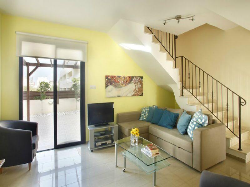 Паралимни: 2 Br Townhome Valentina - Chg 8905