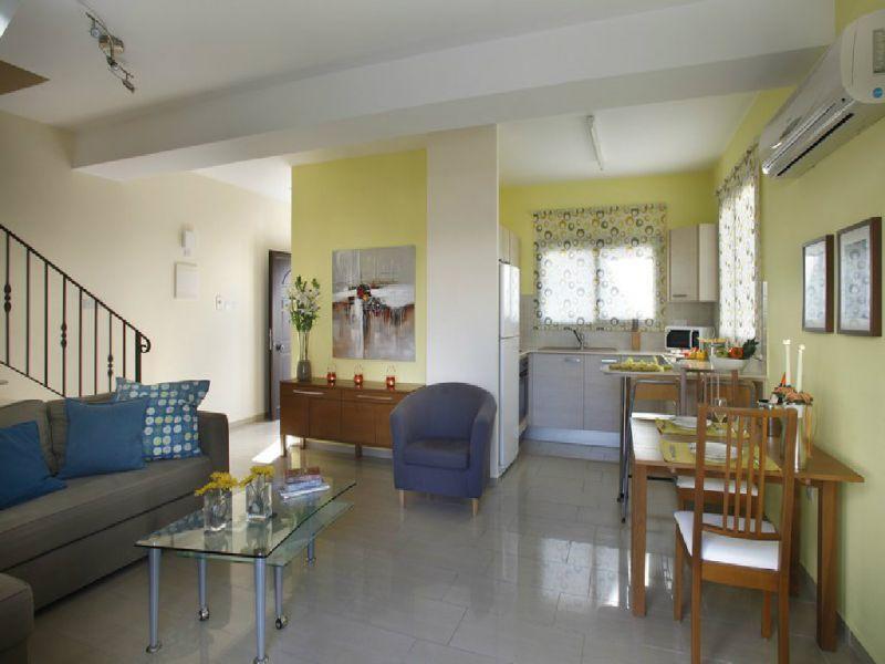 Паралимни: 2 Br Townhome Valentina - Chg 8905