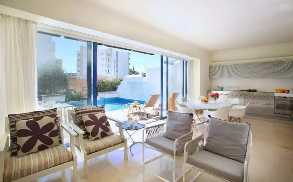 Протарас: Villa Naxos