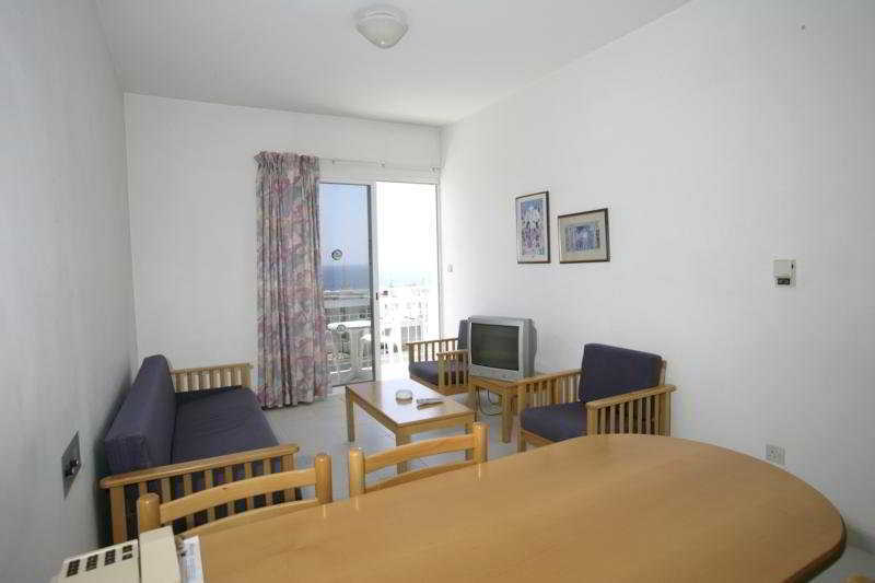 Агиос Тихонас: Blue Crane Hotel Apartments