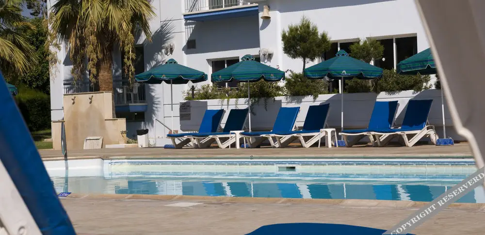 Агиос Тихонас: Blue Crane Hotel Apartments