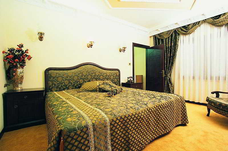 Кирения: Pitoresk Holiday Village