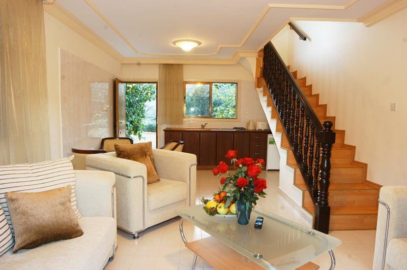 Кирения: Pitoresk Holiday Village