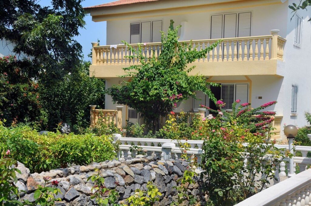 Кирения: Pitoresk Holiday Village