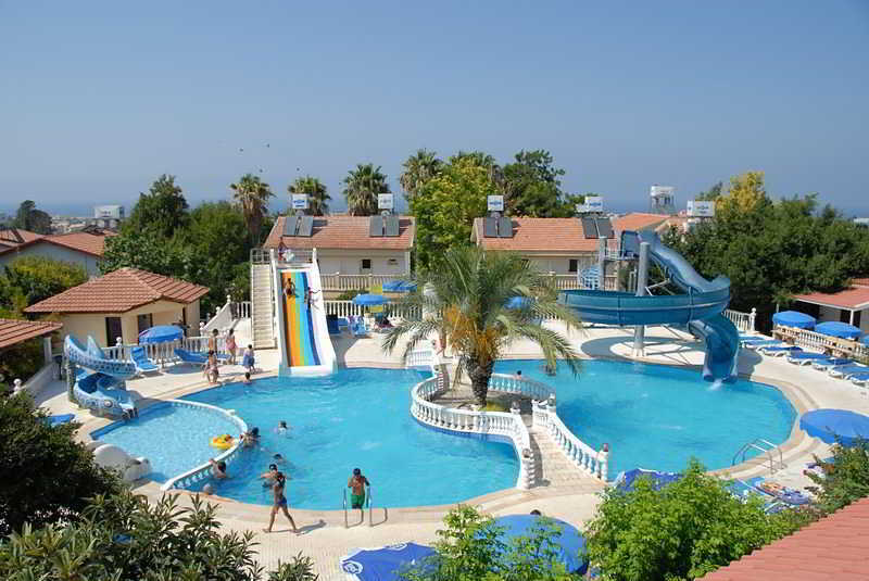 Кирения: Pitoresk Holiday Village