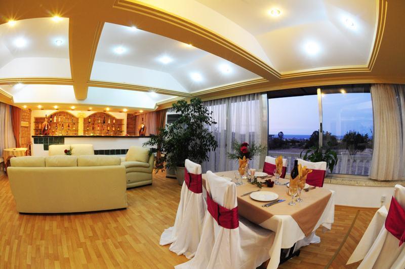 Кирения: Pitoresk Holiday Village