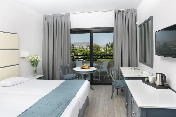 Palm Beach and Bungalows Larnaca — фото 1